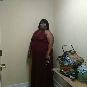 Meet your Posher, Latara